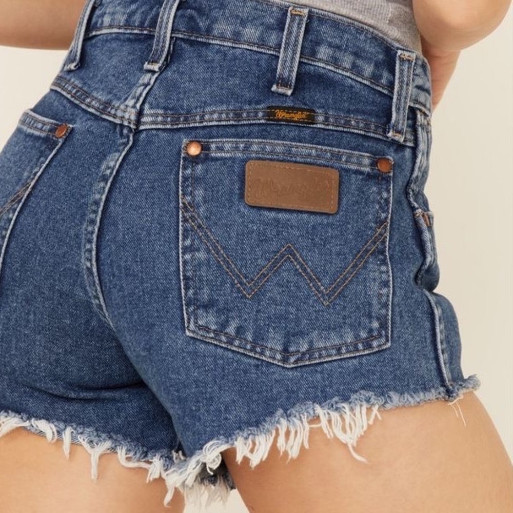 Sz 28, wrangler daisy dukes